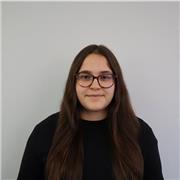 Hola soy Rut, tengo 18 años y acabo de terminar 2° de Bachillerato de humanidades. Ofrezco clases de lengua castellana y literatura para alumnos hasta 2° de bachillerato